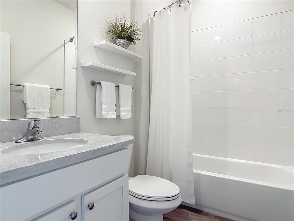 Activo con contrato: $429,000 (4 camas, 2 baños, 2059 Pies cuadrados)