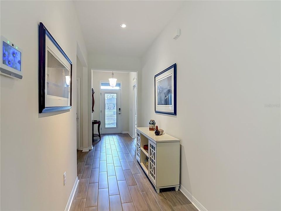 Activo con contrato: $429,000 (4 camas, 2 baños, 2059 Pies cuadrados)