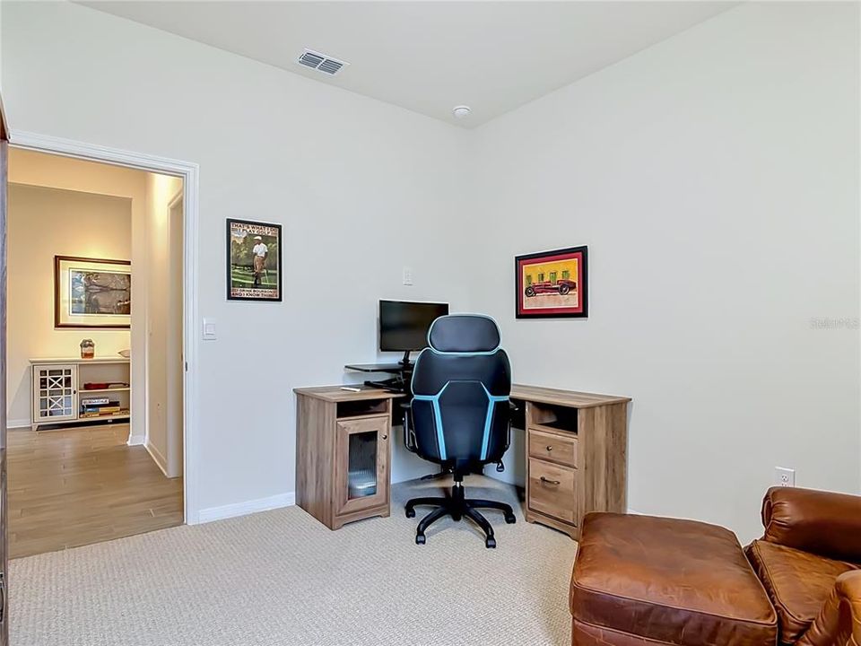Activo con contrato: $429,000 (4 camas, 2 baños, 2059 Pies cuadrados)