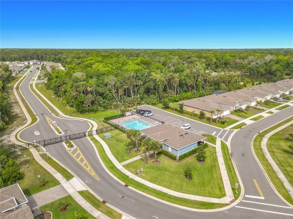 Activo con contrato: $429,000 (4 camas, 2 baños, 2059 Pies cuadrados)