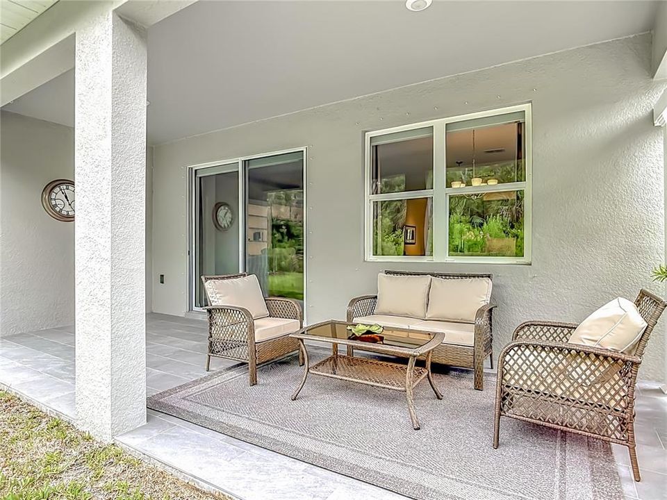 Activo con contrato: $429,000 (4 camas, 2 baños, 2059 Pies cuadrados)