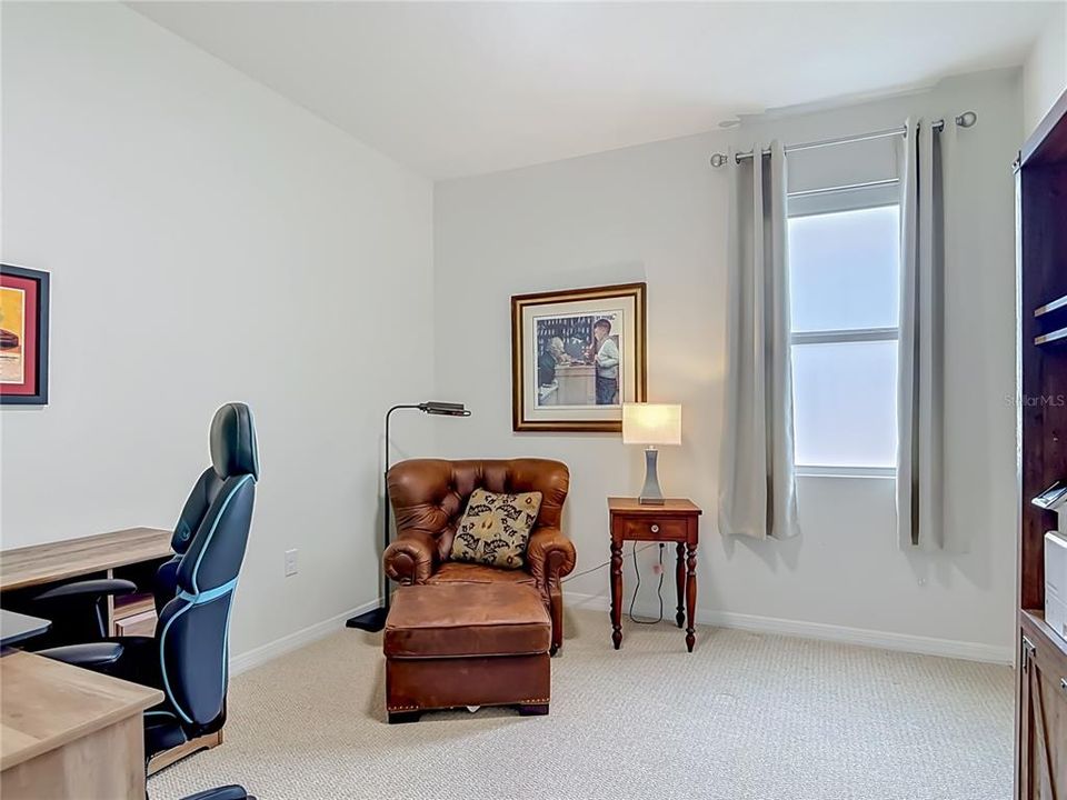Activo con contrato: $429,000 (4 camas, 2 baños, 2059 Pies cuadrados)