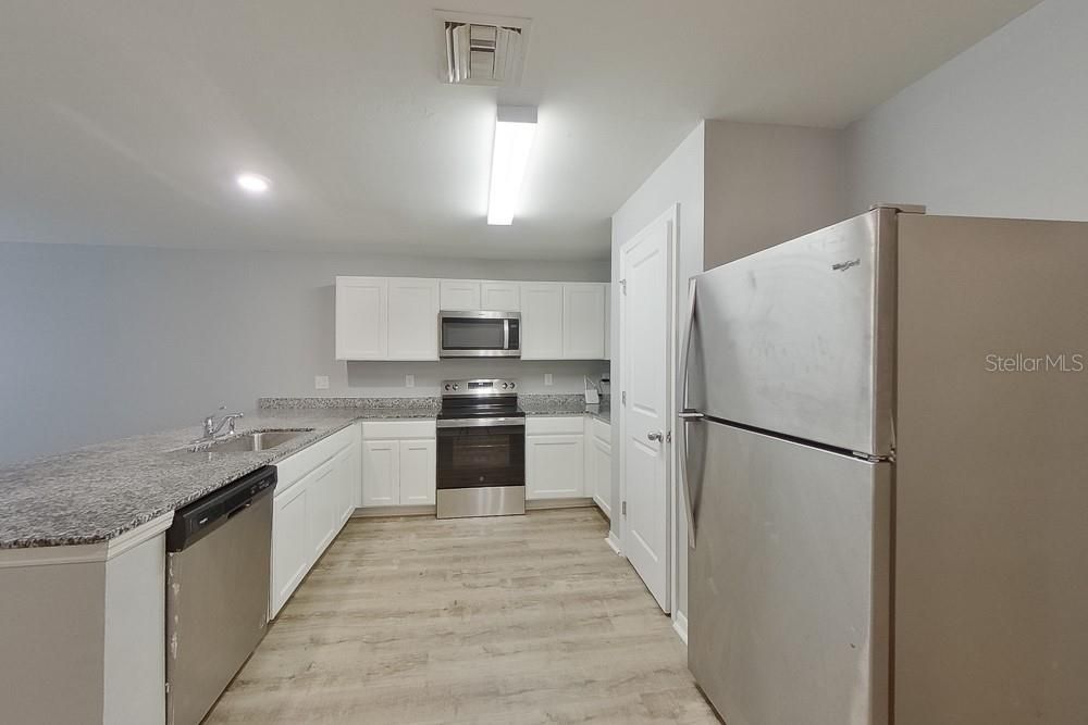 For Rent: $1,695 (4 beds, 2 baths, 1499 Square Feet)