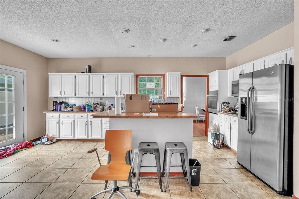 For Sale: $250,000 (3 beds, 2 baths, 1820 Square Feet)