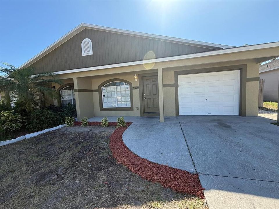 Под контрактом: $289,000 (3 спален, 2 ванн, 1200 Квадратных фут)