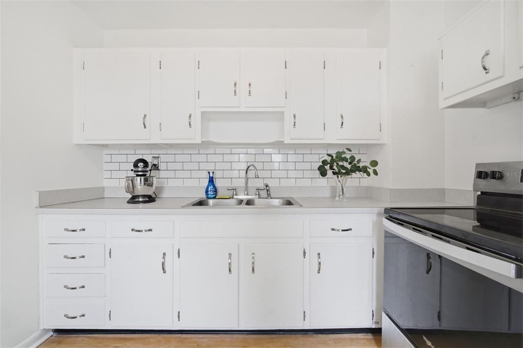 Activo con contrato: $315,000 (2 camas, 1 baños, 888 Pies cuadrados)