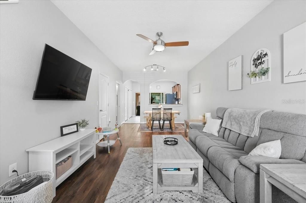 For Sale: $220,000 (2 beds, 2 baths, 1224 Square Feet)