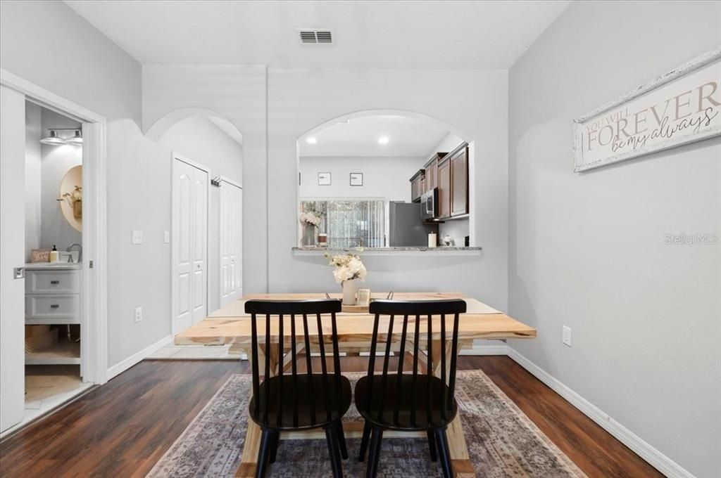 For Sale: $220,000 (2 beds, 2 baths, 1224 Square Feet)