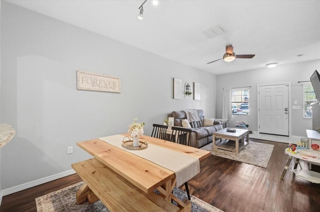 For Sale: $220,000 (2 beds, 2 baths, 1224 Square Feet)