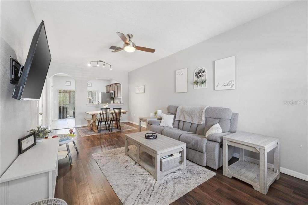 For Sale: $220,000 (2 beds, 2 baths, 1224 Square Feet)