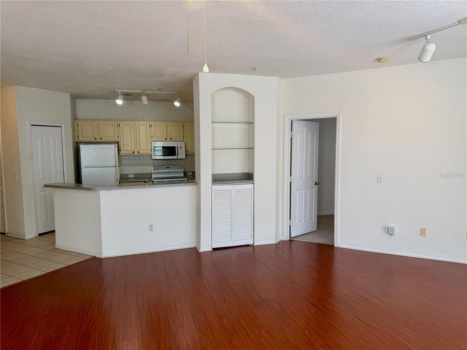 For Rent: $1,595 (2 beds, 2 baths, 1064 Square Feet)
