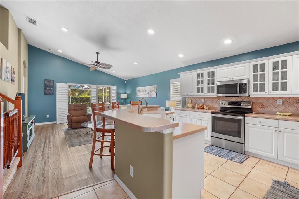 Active With Contract: $475,000 (3 beds, 2 baths, 2522 Square Feet)