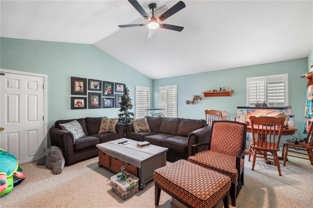 Active With Contract: $475,000 (3 beds, 2 baths, 2522 Square Feet)