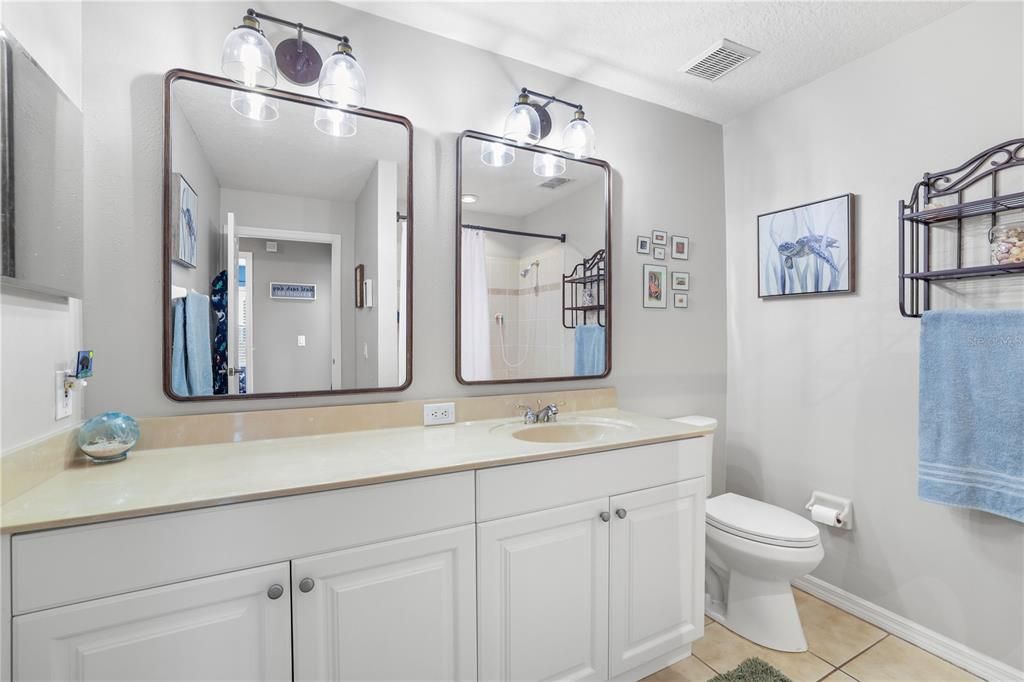 Active With Contract: $475,000 (3 beds, 2 baths, 2522 Square Feet)