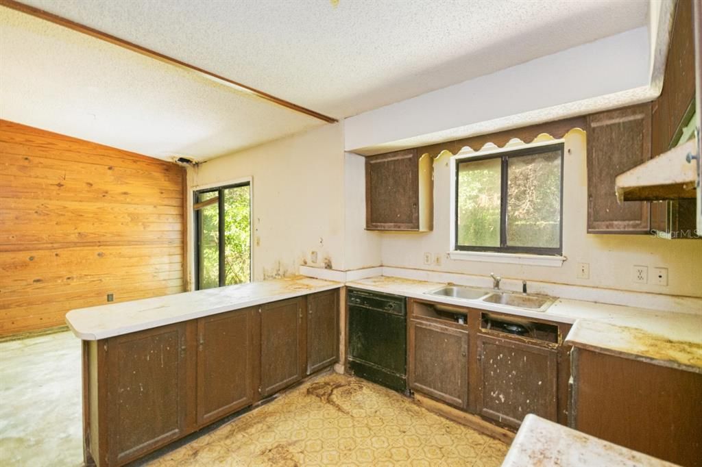 For Sale: $199,950 (3 beds, 2 baths, 1610 Square Feet)