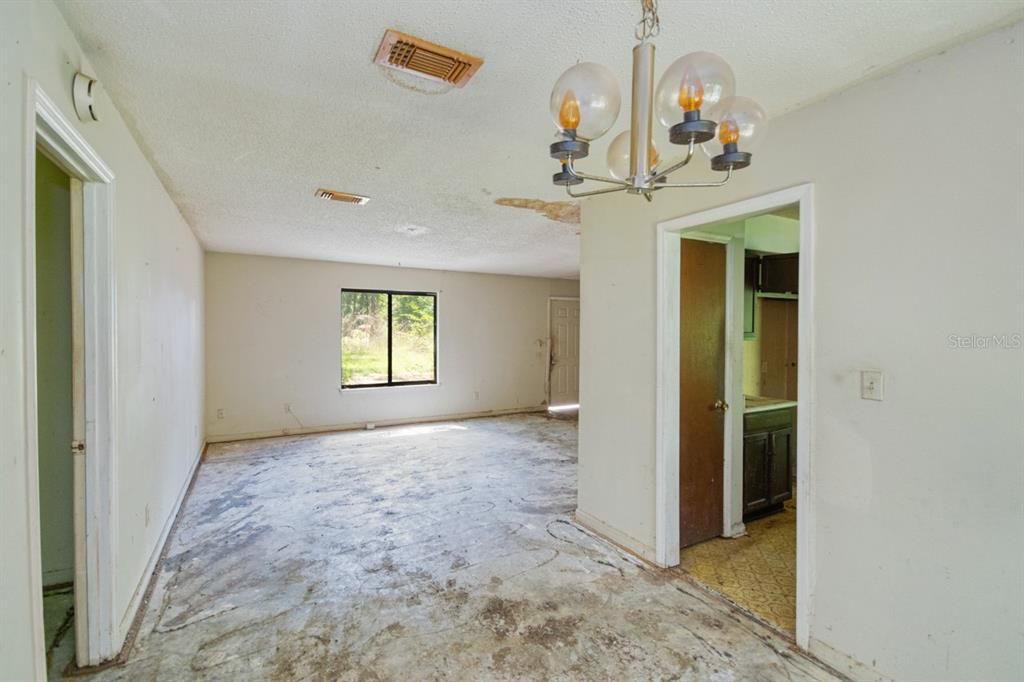 For Sale: $199,950 (3 beds, 2 baths, 1610 Square Feet)