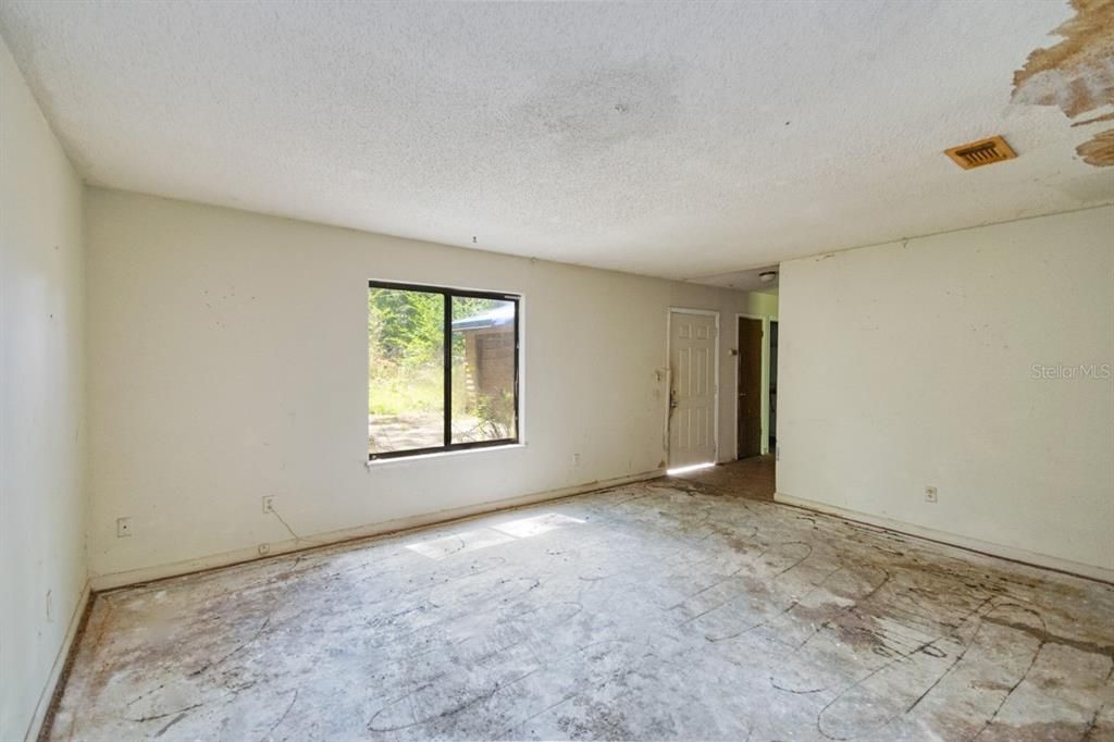 For Sale: $199,950 (3 beds, 2 baths, 1610 Square Feet)
