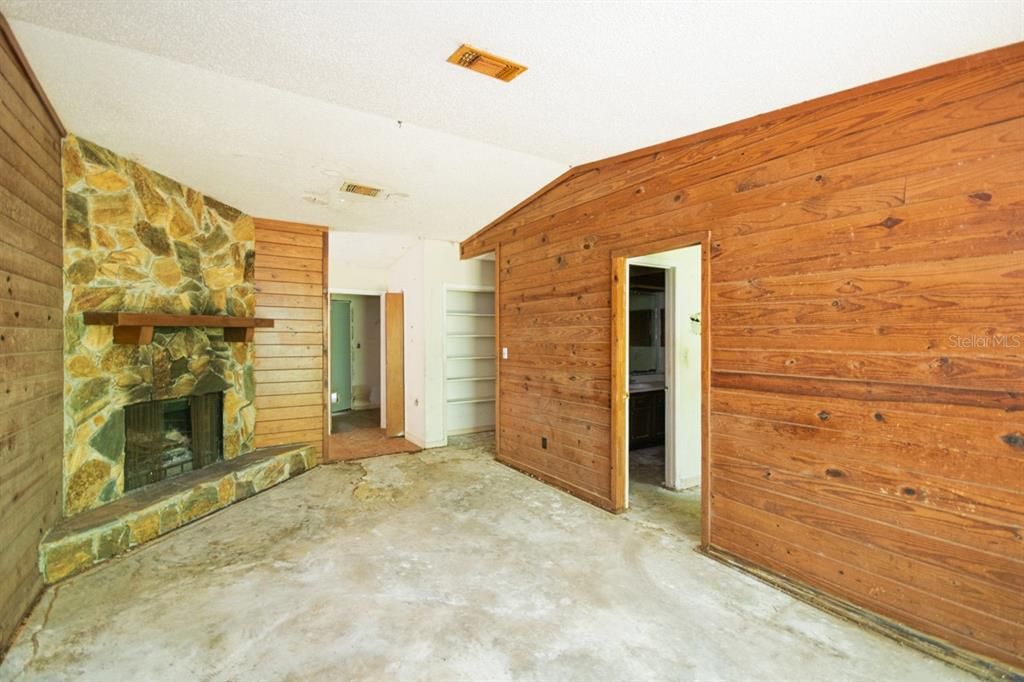 For Sale: $199,950 (3 beds, 2 baths, 1610 Square Feet)