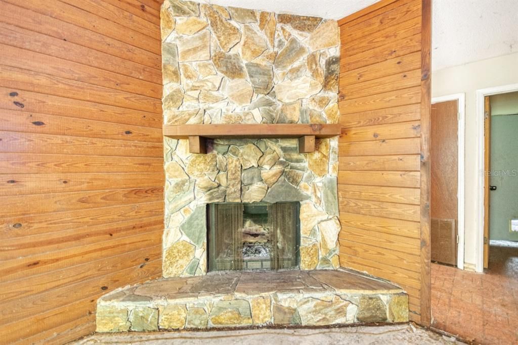 For Sale: $199,950 (3 beds, 2 baths, 1610 Square Feet)