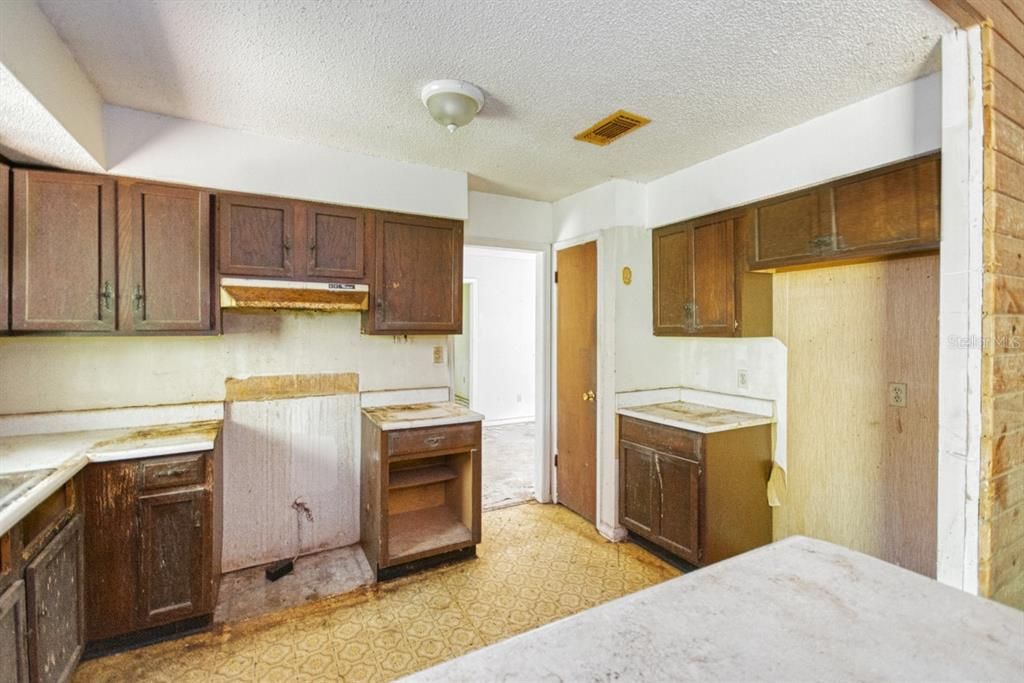For Sale: $199,950 (3 beds, 2 baths, 1610 Square Feet)
