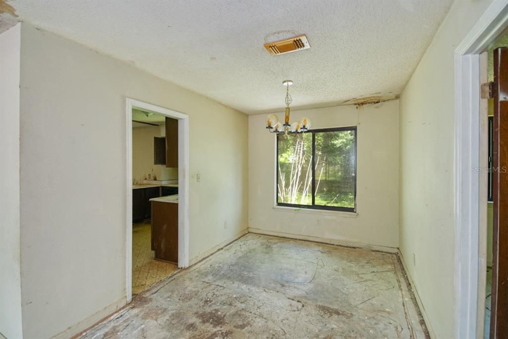 For Sale: $199,950 (3 beds, 2 baths, 1610 Square Feet)