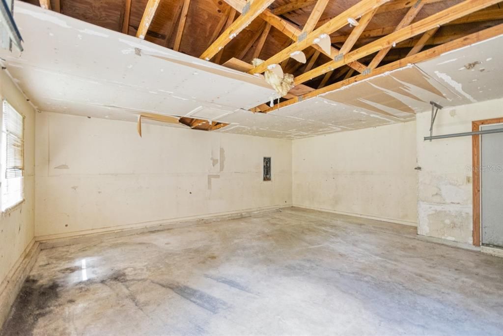 For Sale: $199,950 (3 beds, 2 baths, 1610 Square Feet)