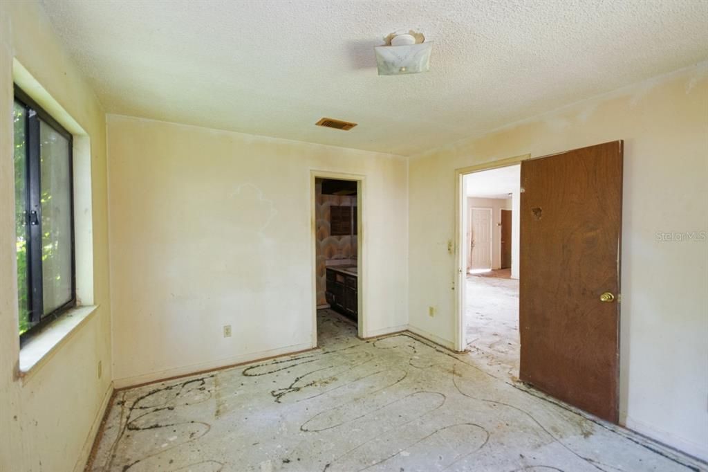 For Sale: $199,950 (3 beds, 2 baths, 1610 Square Feet)
