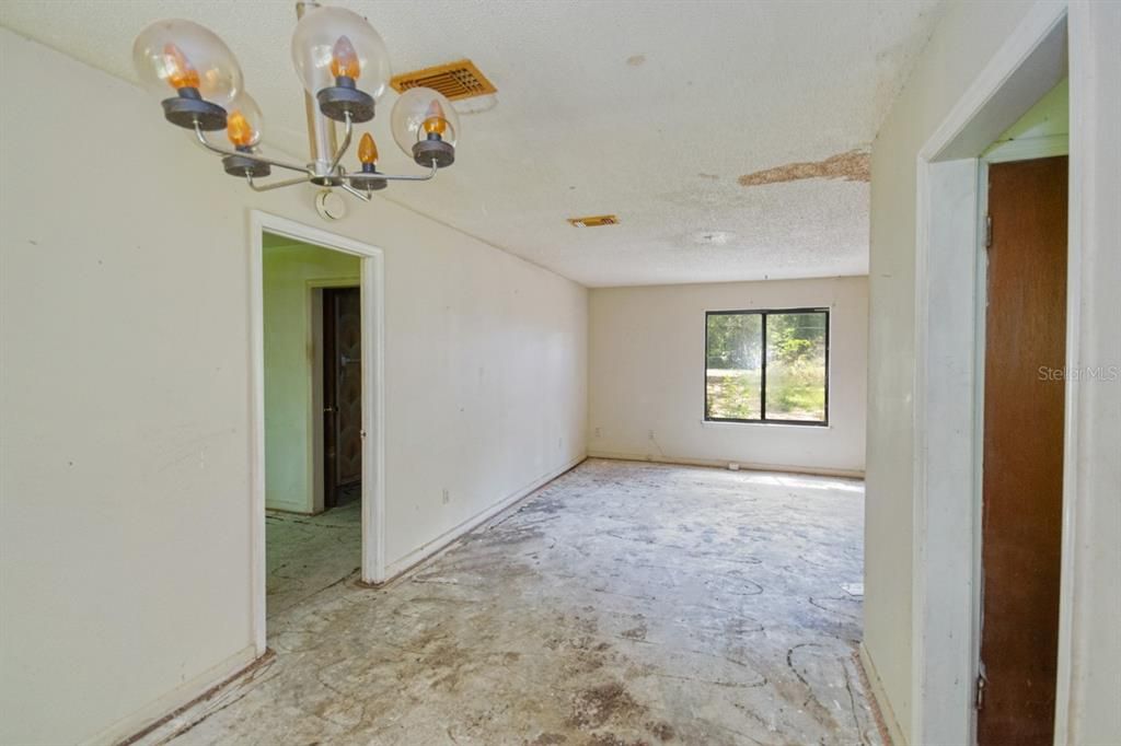 For Sale: $199,950 (3 beds, 2 baths, 1610 Square Feet)