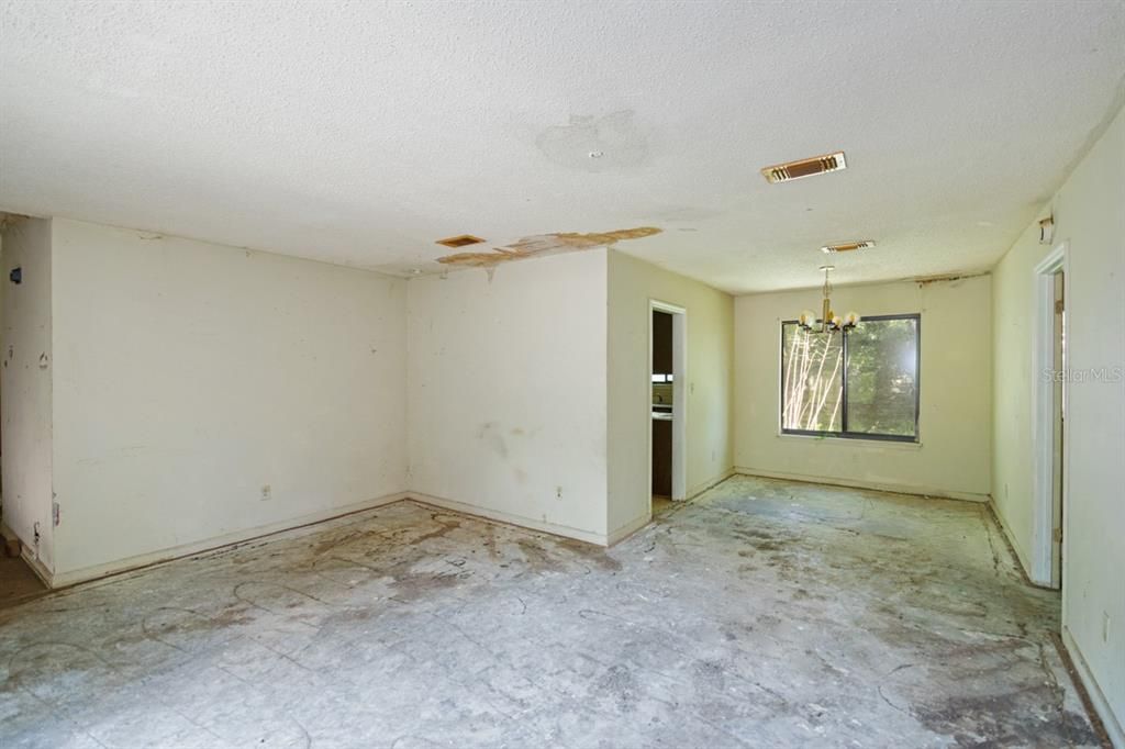 For Sale: $199,950 (3 beds, 2 baths, 1610 Square Feet)