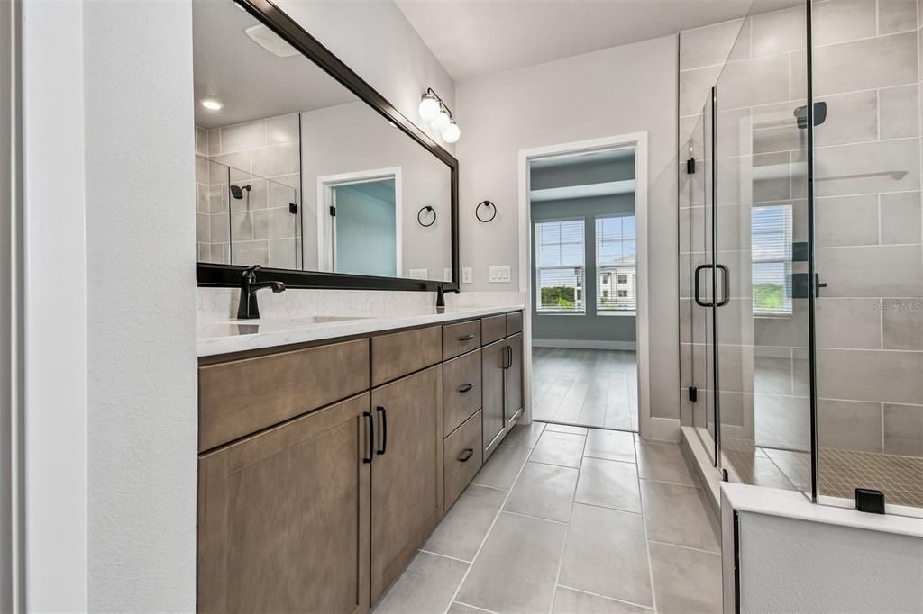 En Venta: $674,990 (3 camas, 3 baños, 2344 Pies cuadrados)