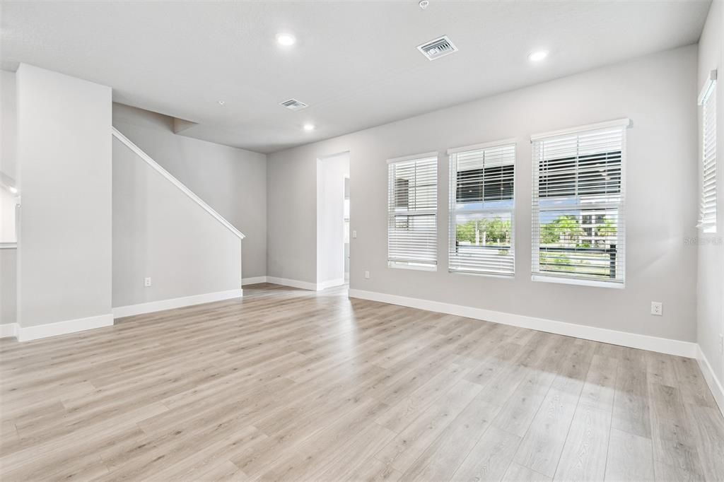 En Venta: $674,990 (3 camas, 3 baños, 2344 Pies cuadrados)