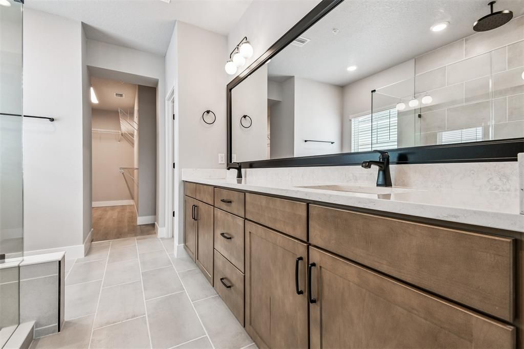 En Venta: $674,990 (3 camas, 3 baños, 2344 Pies cuadrados)