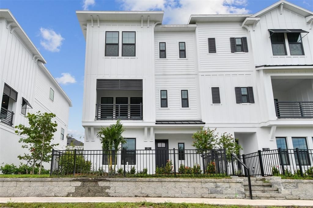 En Venta: $674,990 (3 camas, 3 baños, 2344 Pies cuadrados)
