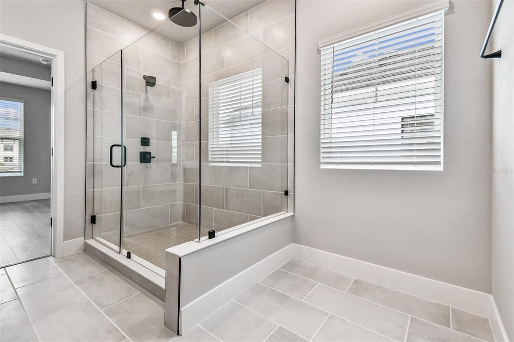 En Venta: $674,990 (3 camas, 3 baños, 2344 Pies cuadrados)