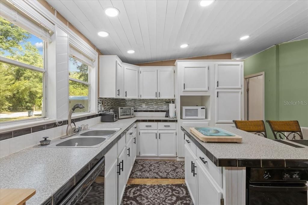 For Sale: $449,000 (3 beds, 2 baths, 1959 Square Feet)