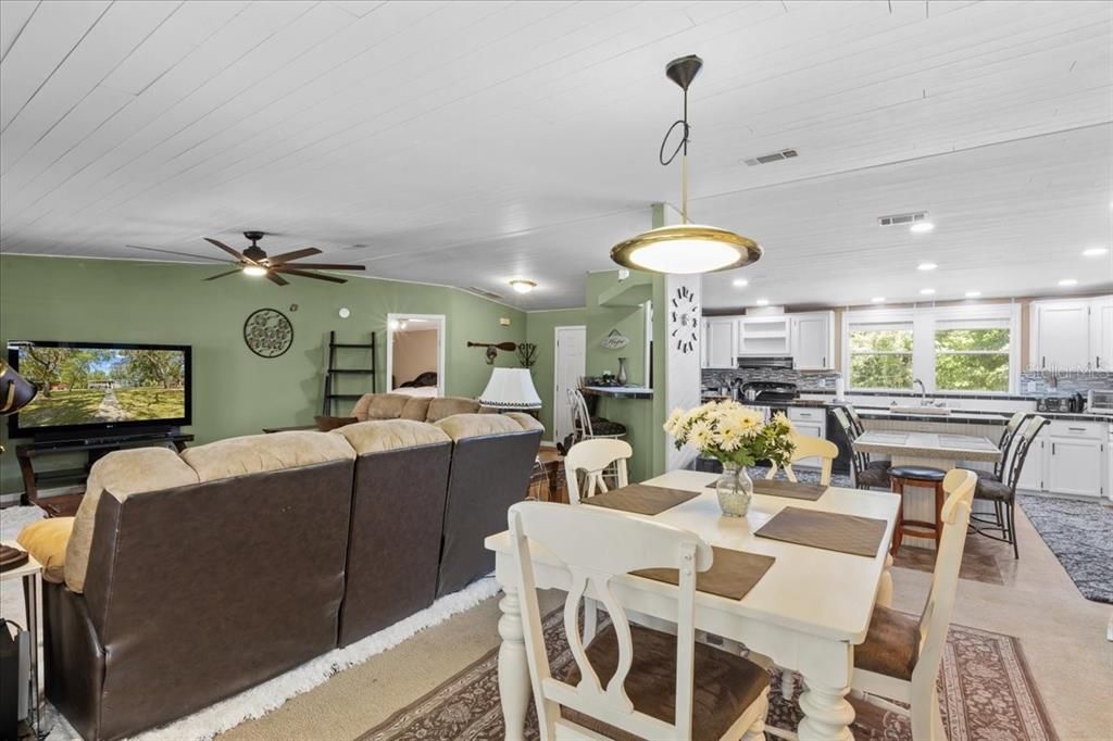 For Sale: $449,000 (3 beds, 2 baths, 1959 Square Feet)