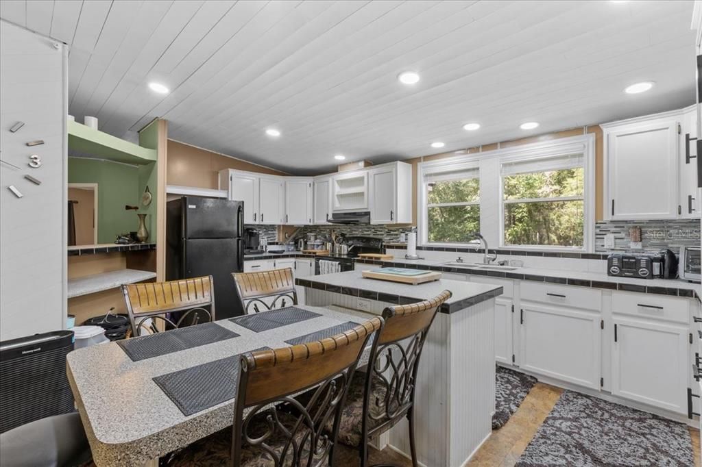For Sale: $449,000 (3 beds, 2 baths, 1959 Square Feet)