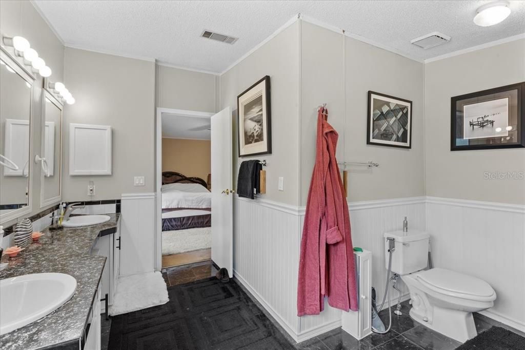 For Sale: $449,000 (3 beds, 2 baths, 1959 Square Feet)