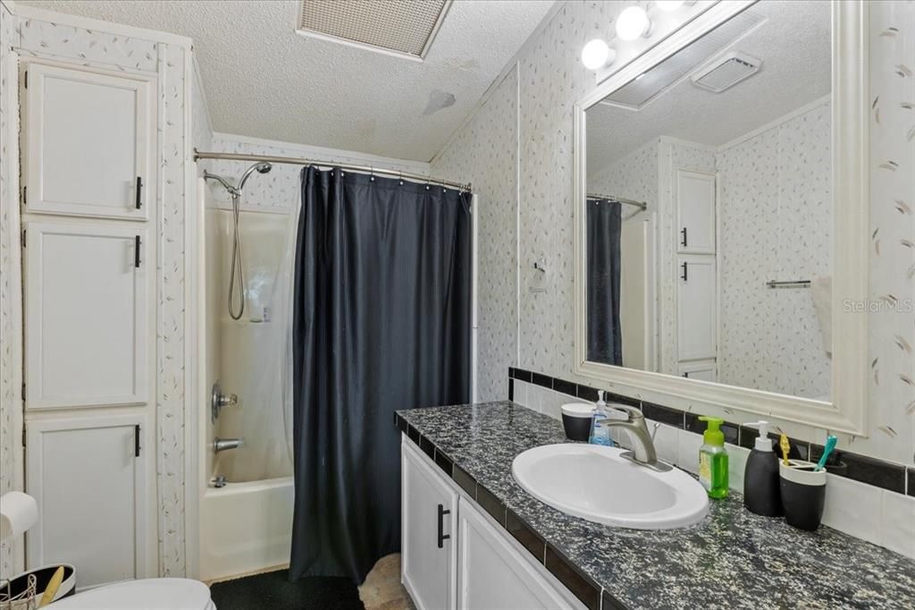 For Sale: $449,000 (3 beds, 2 baths, 1959 Square Feet)