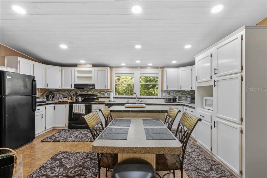 For Sale: $449,000 (3 beds, 2 baths, 1959 Square Feet)