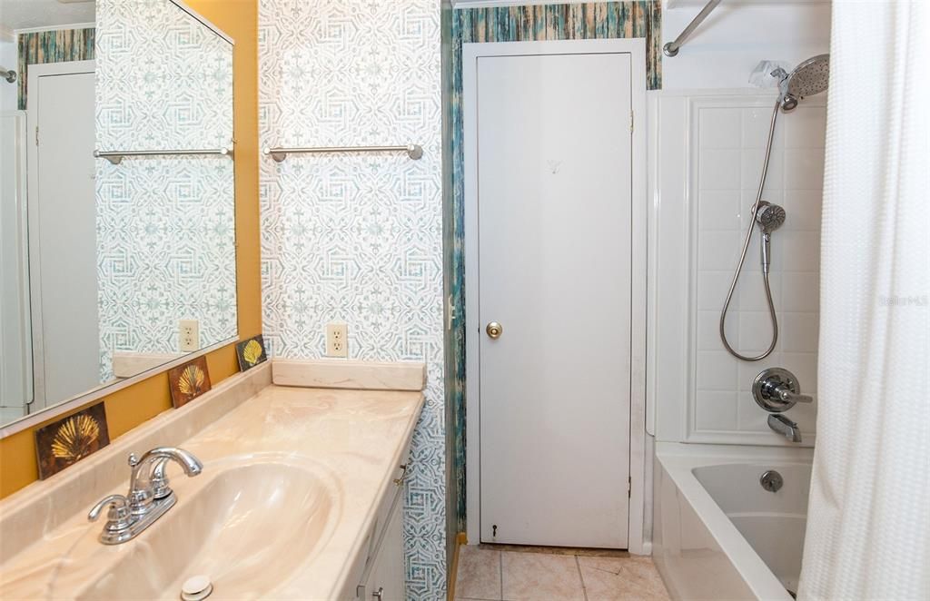 For Sale: $175,000 (2 beds, 2 baths, 1272 Square Feet)