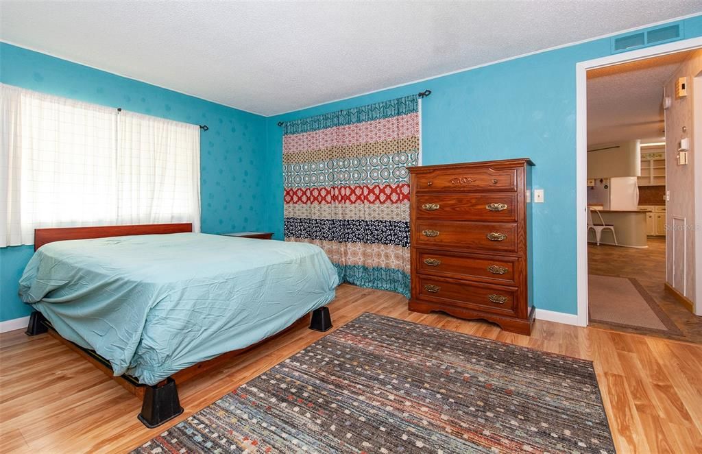 For Sale: $175,000 (2 beds, 2 baths, 1272 Square Feet)