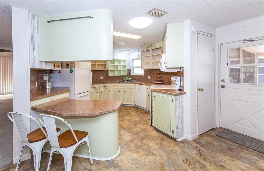 For Sale: $175,000 (2 beds, 2 baths, 1272 Square Feet)