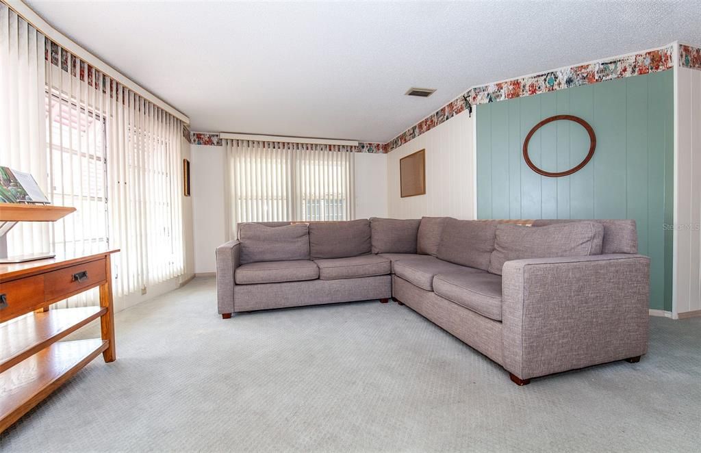 For Sale: $175,000 (2 beds, 2 baths, 1272 Square Feet)