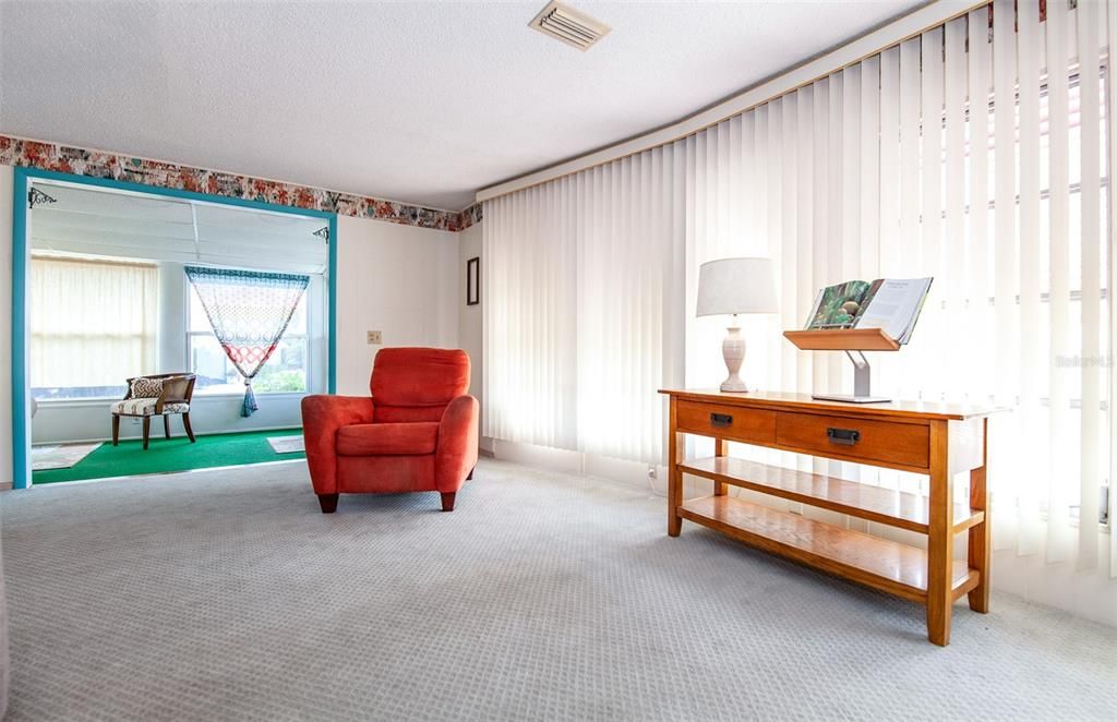 For Sale: $175,000 (2 beds, 2 baths, 1272 Square Feet)