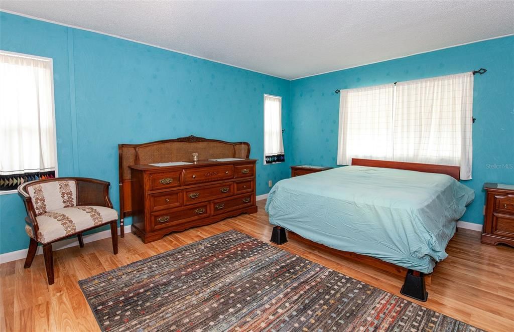For Sale: $175,000 (2 beds, 2 baths, 1272 Square Feet)