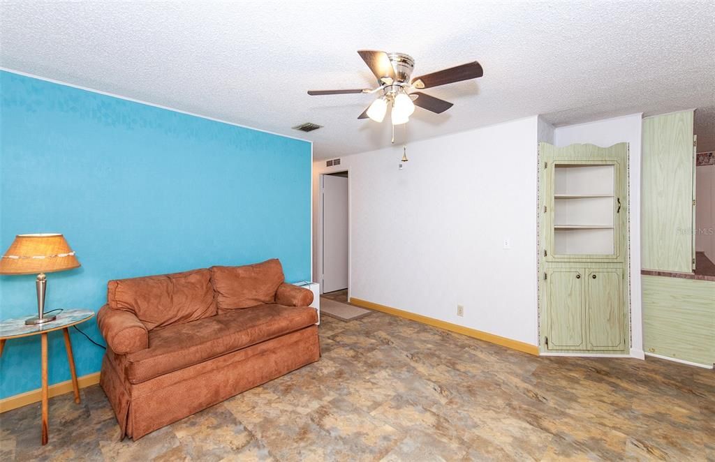 For Sale: $175,000 (2 beds, 2 baths, 1272 Square Feet)