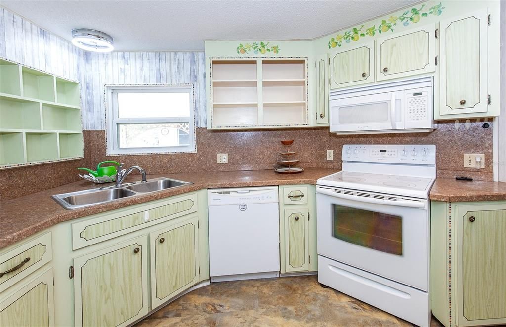 For Sale: $175,000 (2 beds, 2 baths, 1272 Square Feet)