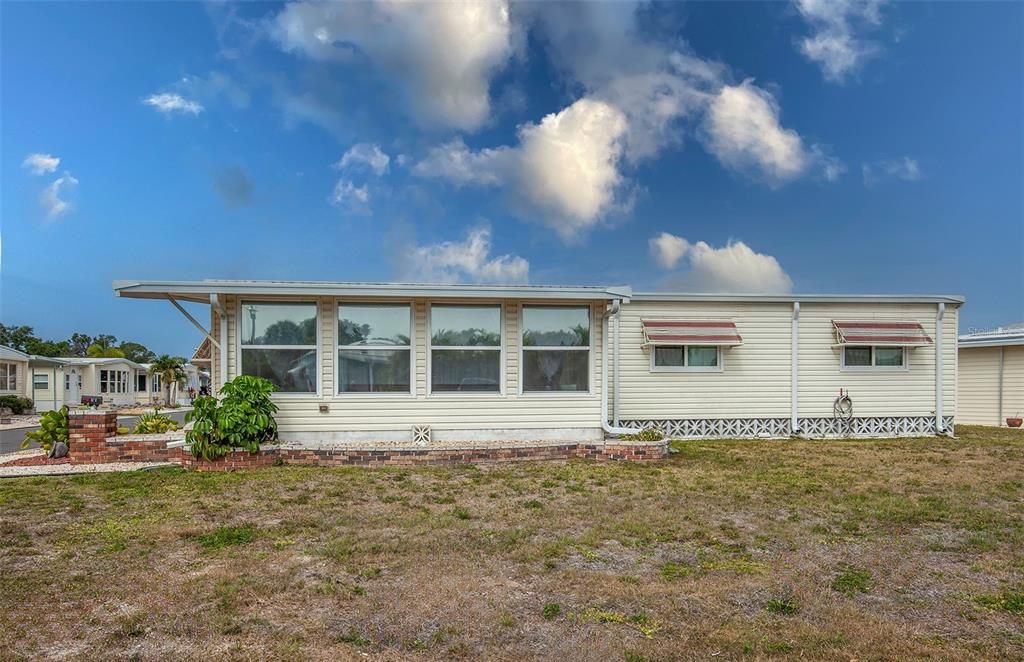 For Sale: $175,000 (2 beds, 2 baths, 1272 Square Feet)