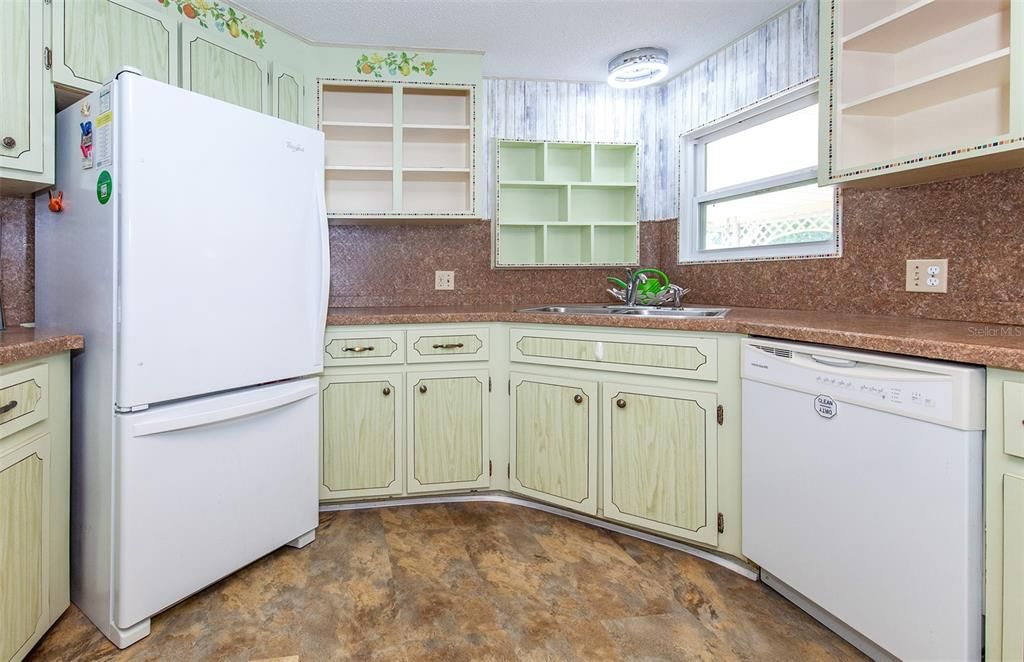 For Sale: $175,000 (2 beds, 2 baths, 1272 Square Feet)